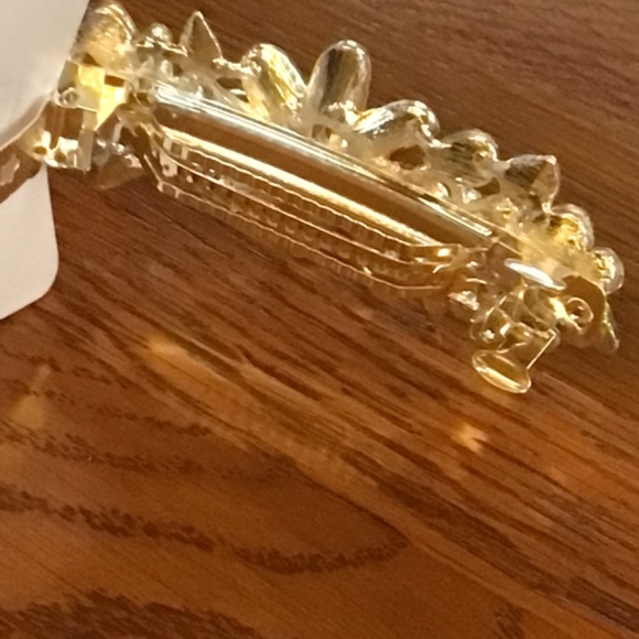 Stunning Womens Barrette Floral Design 3.2 “l x 1.5” w - Picture 4 of 6